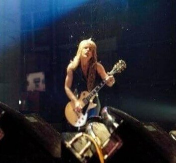 Randy Rhoads, Ozzy Osbourne, Blending Classical Music with Heavy Distortion