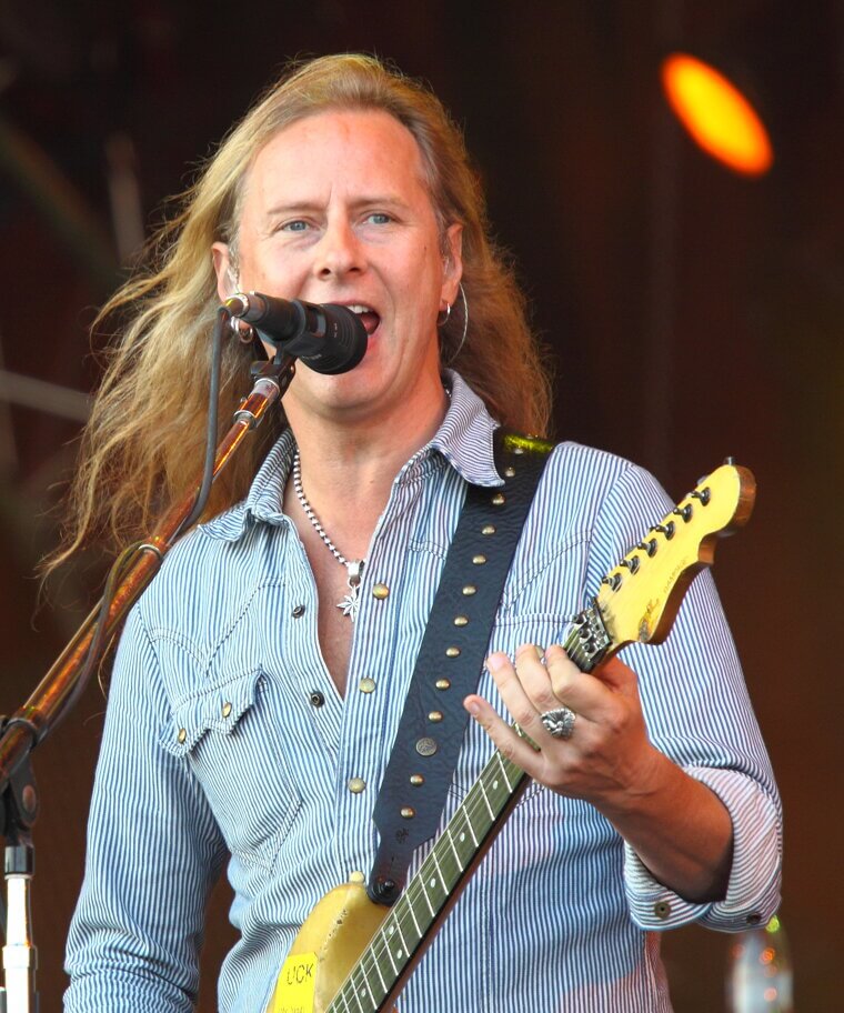 Jerry Cantrell, Alice in Chains, Forging the Grunge Metal Bridge