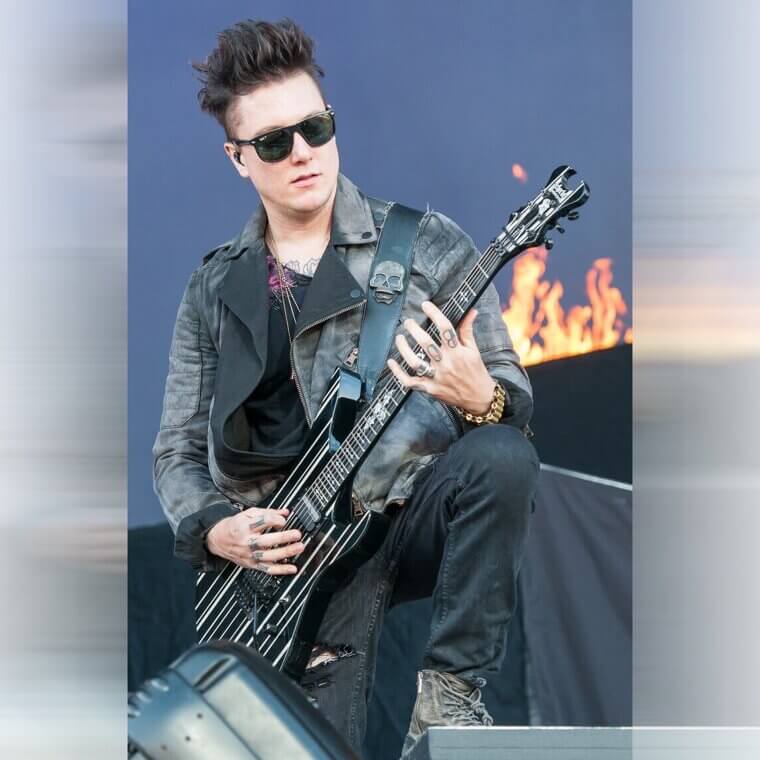 Synyster Gates, Avenged Sevenfold, Modernizing The Guitar Hero Persona