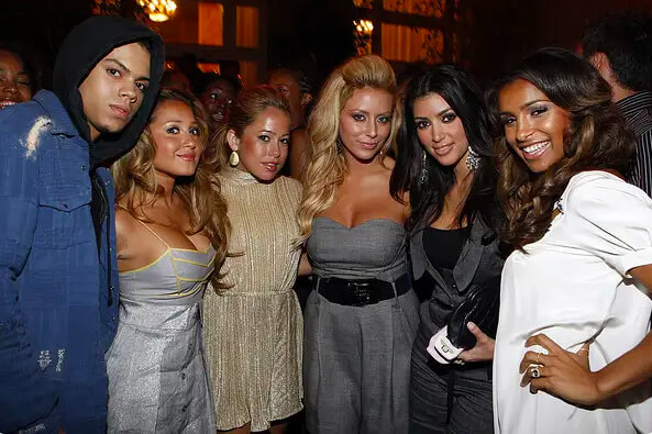 ​A Mix Of Faces That Screams the 2000s