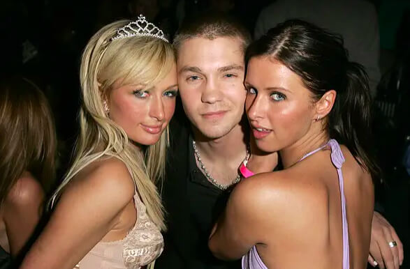 ​Chad Michael Murray Meets the Hilton Sisters