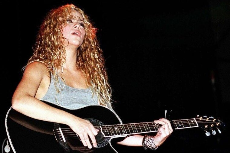 ​Shakira Brings Some Latin Flavor To The 2000s
