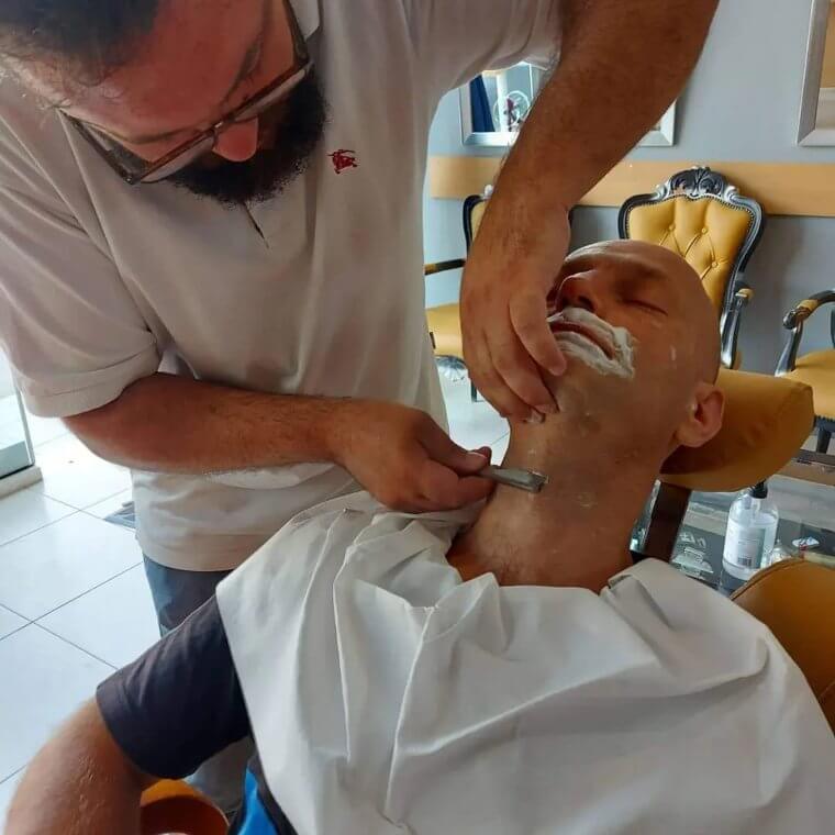 Les cheveux rasés repoussent plus épais