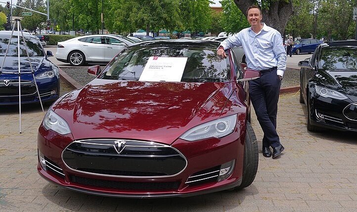 2015–2017 — EVs Hit the Road