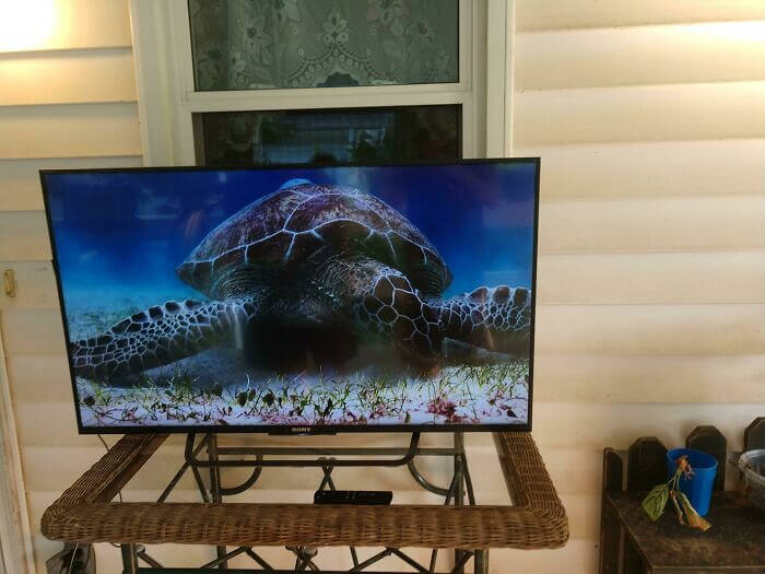 A Sony 4K TV From The Trash