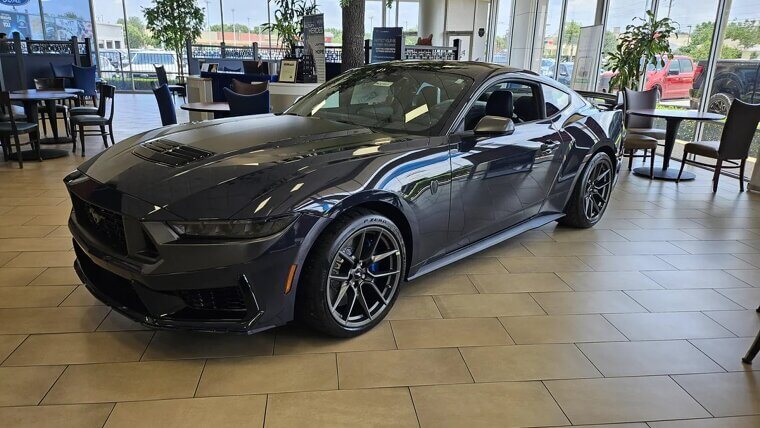 Ford Mustang Dark Horse