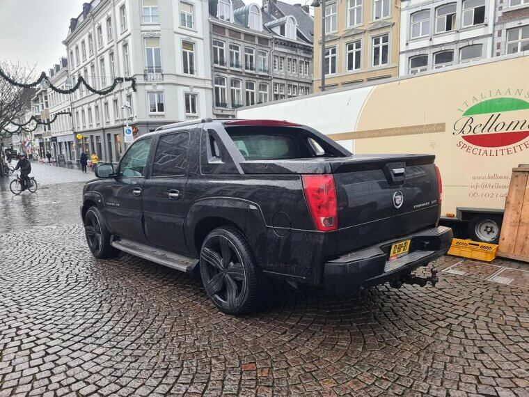 ​Cadillac Escalade EXT (2002–2013)