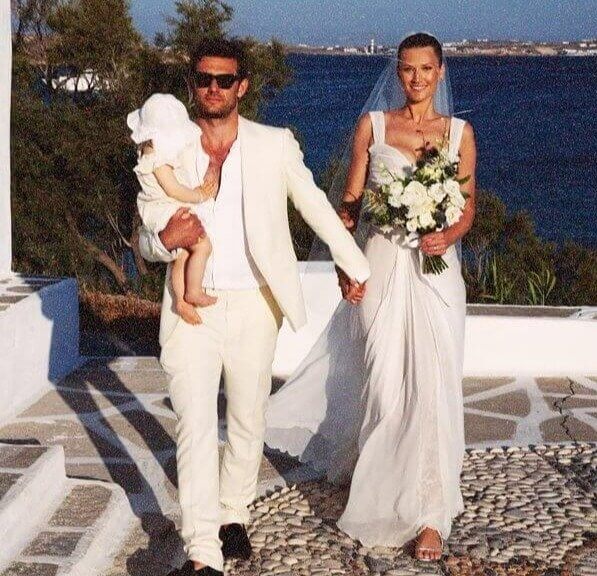 La robe de déesse grecque de Toni Garrn