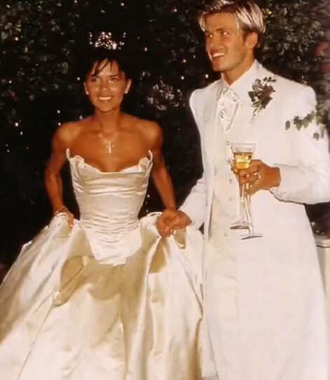 Victoria Beckham est une vraie princesse - diadème et tout le reste