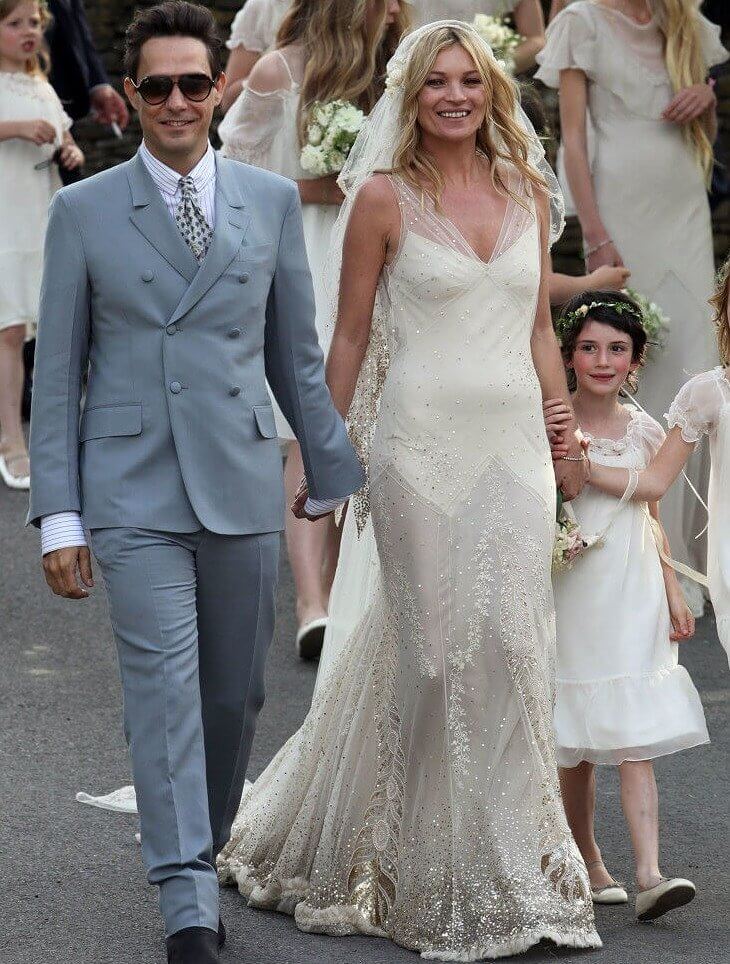 Le look de Kate Moss est un mélange de bohème et d'années 1920.