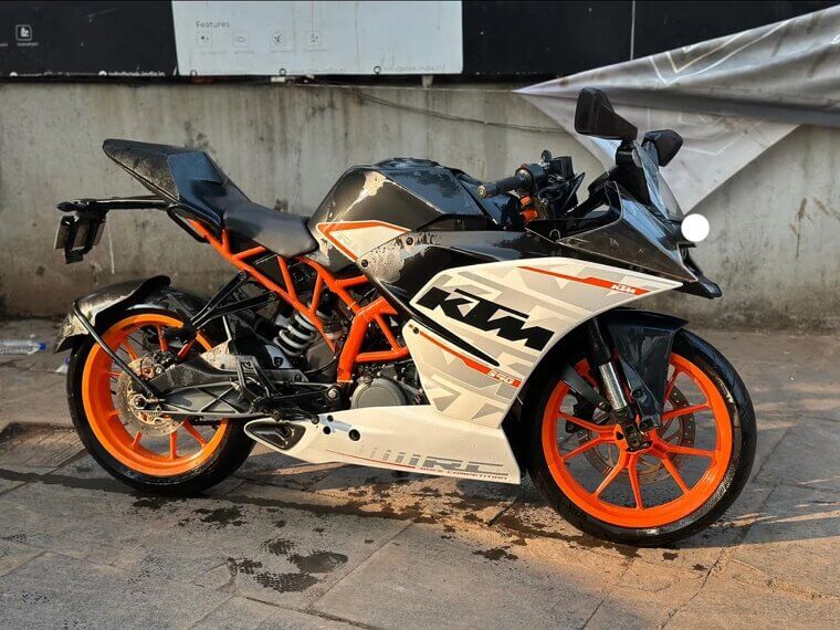 KTM RC390 (older Generations)