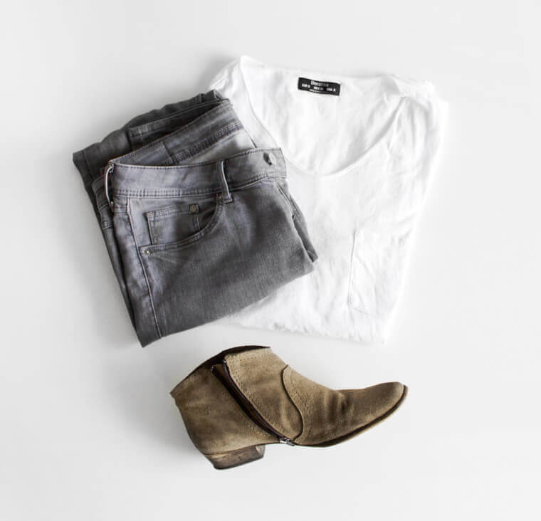 Arrange Outfits According To The Trip