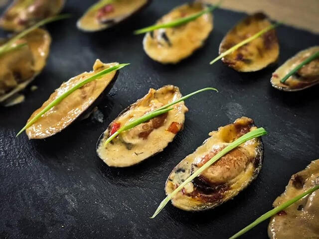 Mussels or Clams in Steam Trays