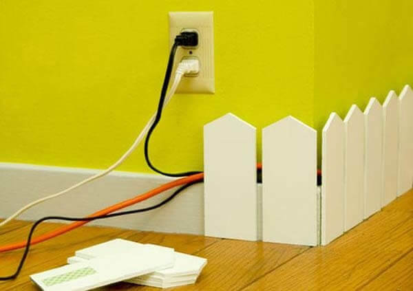 Utilisez une petite clôture pour cacher vos câbles