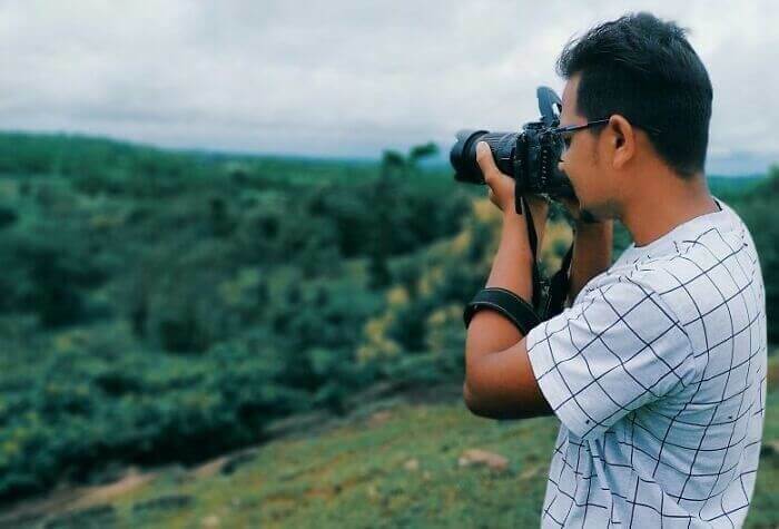 In The Netherlands, The Dutch My Tell You To "Smile At The Little Bird" When Taking A Photo