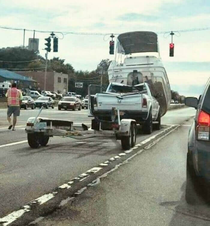 Barco Sobre Caminhão