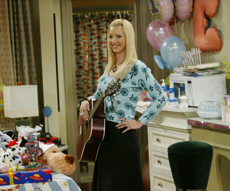 Lisa Kudrow n'a aucune idée de comment jouer de la guitare
