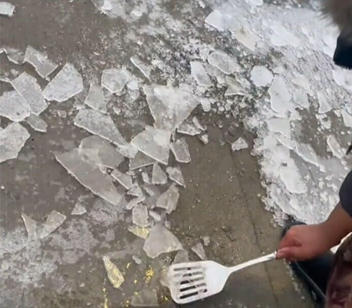 Quand on n'a pas de pelles, on improvise