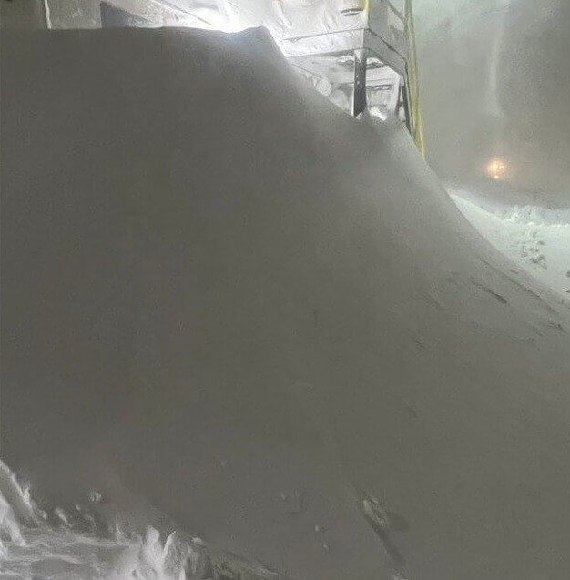 Cette neige fait 3 mètres de haut