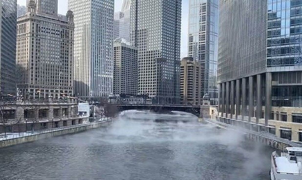La rivière Chicago est en ébullition