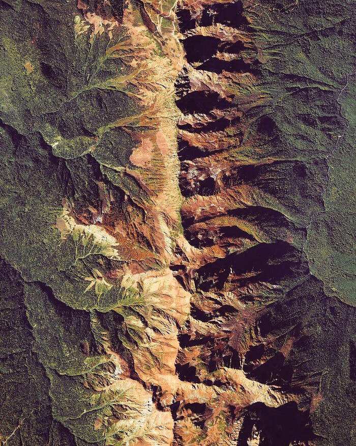 The Russian-Georgian Border Is Pretty Wild