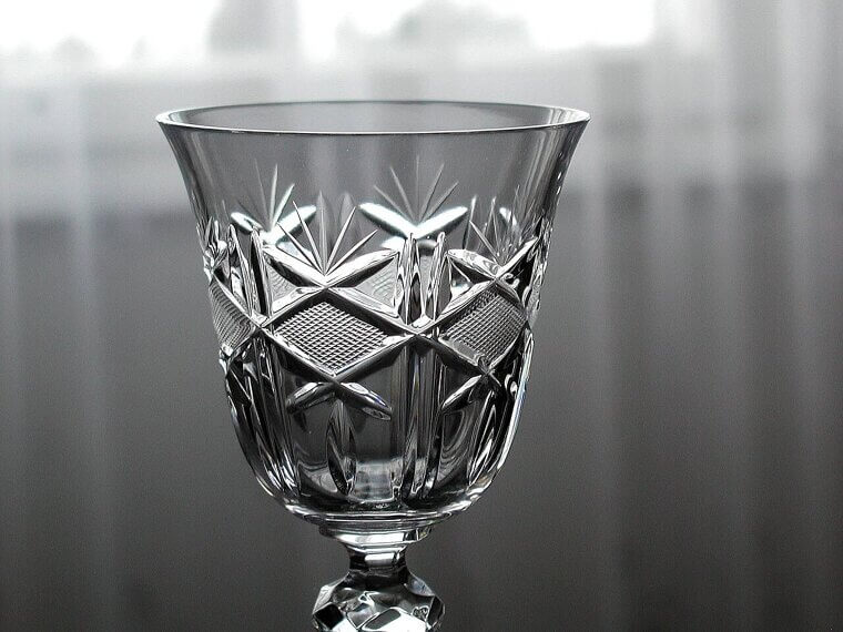 Free-Flowing Glassware and Crystal