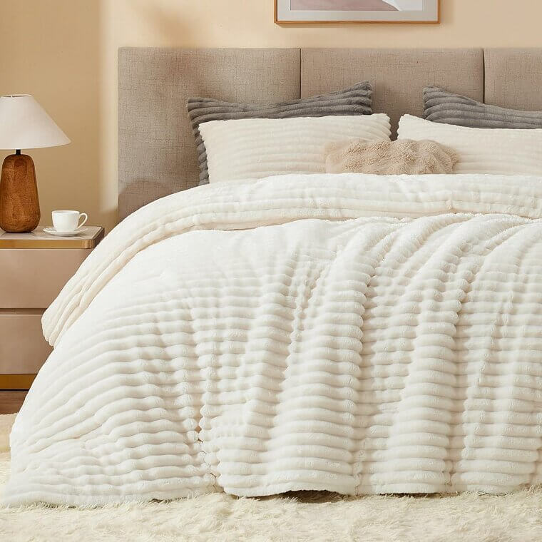 Experience Ultimate Comfort with BEDELITE Fleece Comforter - Luxury Warmth & Style