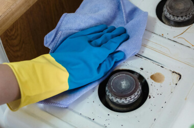 Common Household Chemicals That Should Never Be Mixed
