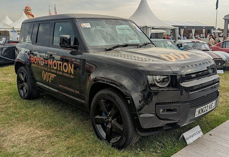 Land Rover Defender Bond Edition (2021)