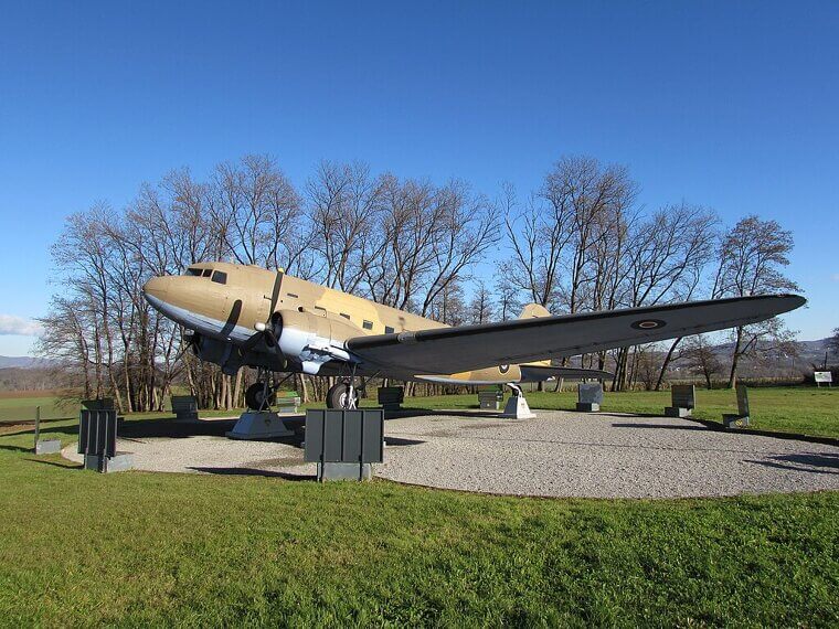 Douglas C-47 Skytrain (Dakota)