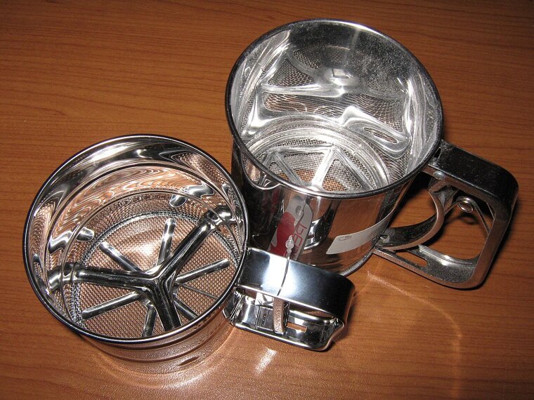 The Hand-Crank Sifter