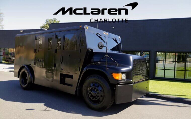 1999 Ford F800 - $89,996