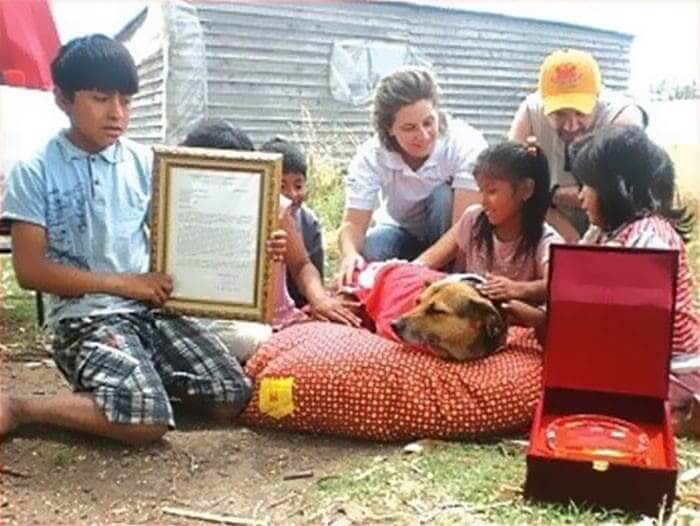 She Saved An Abandoned Baby And Kept Her Warm Until Someone Helped