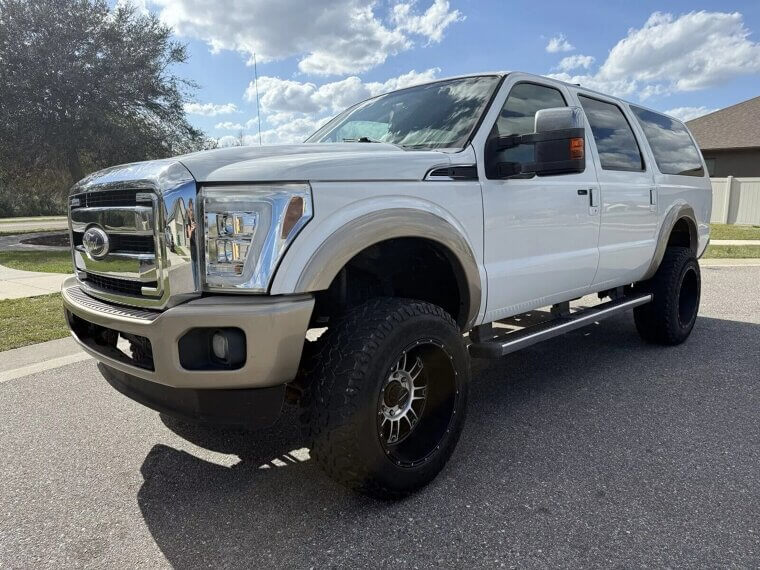 ​2001 Ford Excursion Limited: $17,500