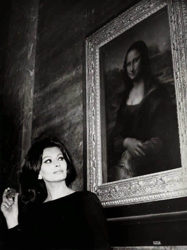 Sophia Loren Glances in the General Direction of the Mona Lisa, 1964