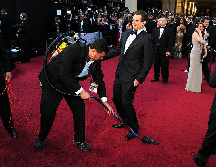 When Jason Segel's Red Carpet Moment Was Brutally Interrupted by Someone Cleaning (2012)