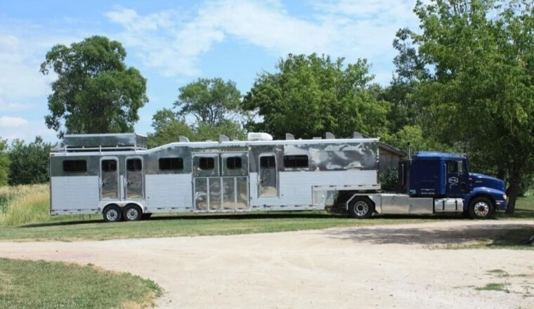 2005 Silverado 4-Horse Trailer + 1999 International L26 - $55,000.00