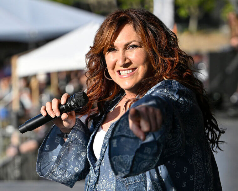 Jo Dee Messina: Experiencing a Viral Resurgence and Touring