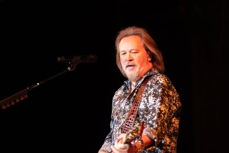 Travis Tritt: Delivering Acoustic Performances and Outlaw Energy