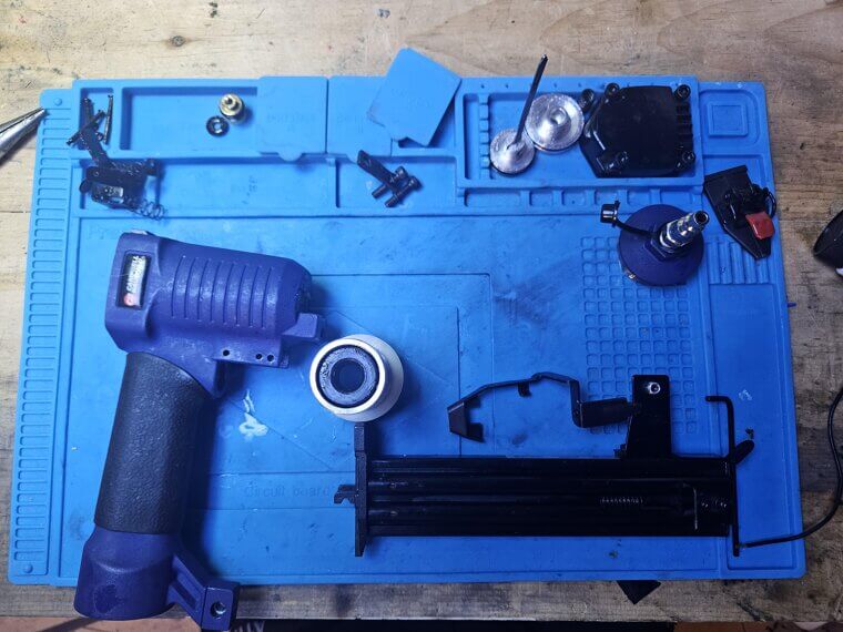 Pneumatic Nail Gun