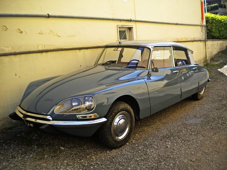 The Distinctive Citroën DS on American Roads