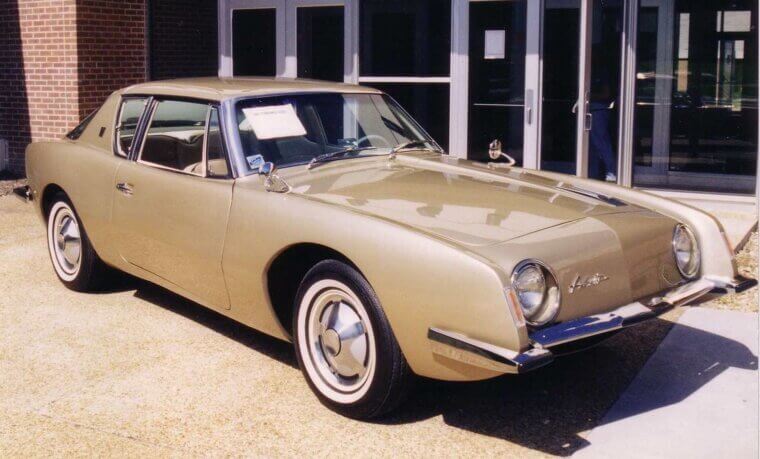 Studebaker Avanti and Its Futuristic Look