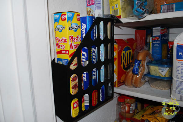 Racks para revistas montados para armazenar embalagens plásticas ou folhas de alumínio