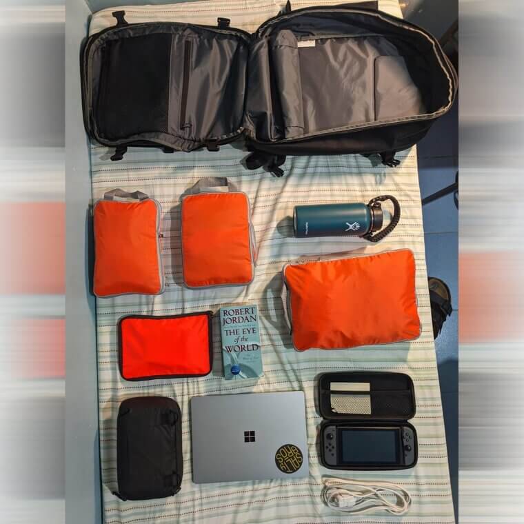 Use cubos de embalagem para roupas