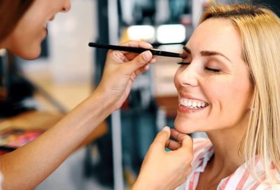 Incredible Transformations That Show How Makeup Empowers Women