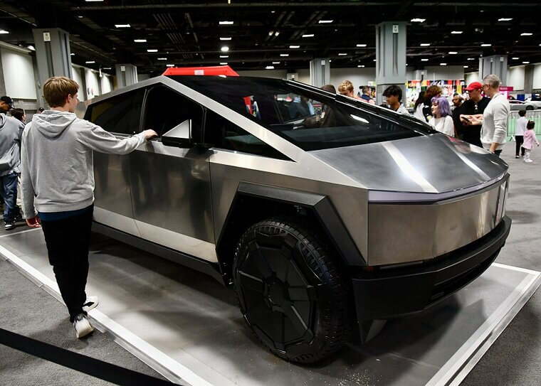 Fingerprints & Smudges Trap Contaminants