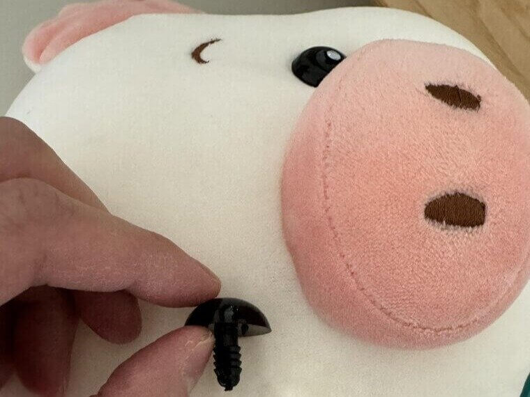 Plush Toys With Detachable Hard Eyes / Buttons