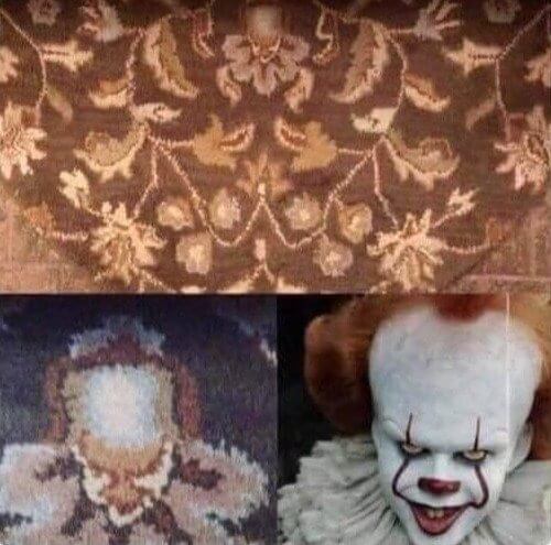 おばあちゃんのソファがずっとあなたを見つめている