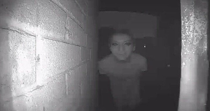 セキュリティカメラが捉えた不審者