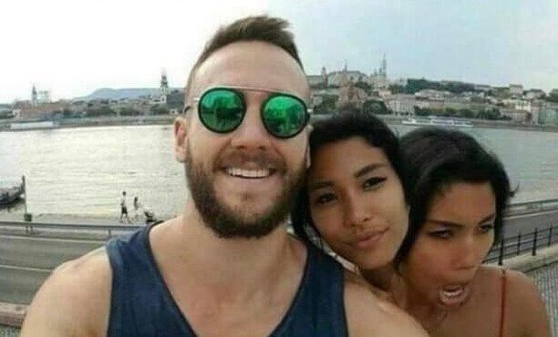 2つの頭を持つガールフレンド